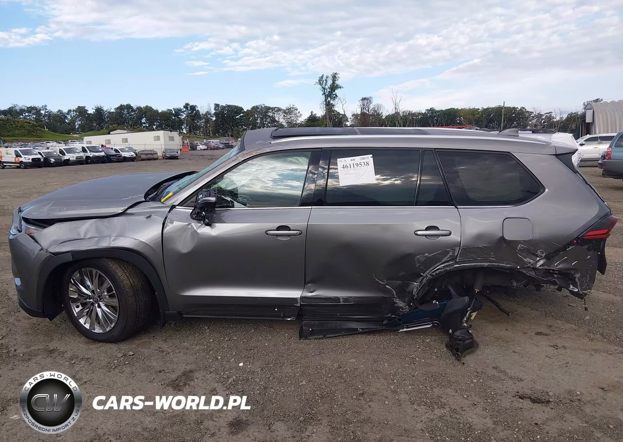 2025 Toyota Grand Highlander Platinum VIN:5TDAAAB59SS083248 - 15