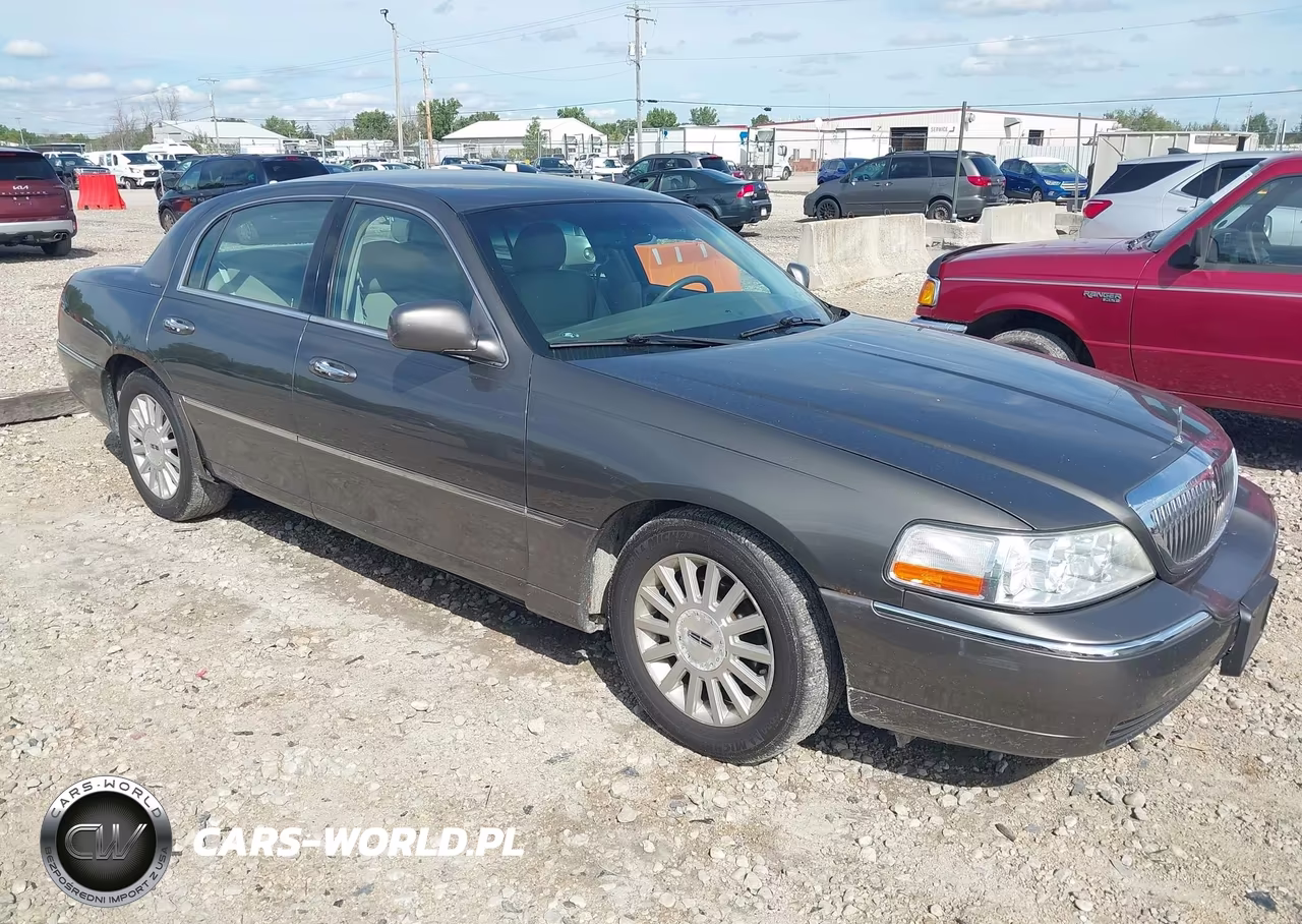 2004 Lincoln Town Car Signature