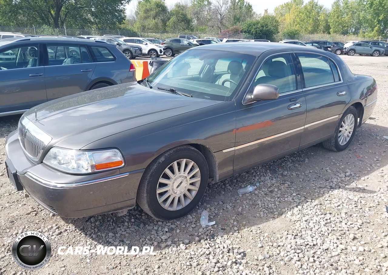 2004 Lincoln Town Car Signature VIN:1LNHM81W54Y669389 - 2