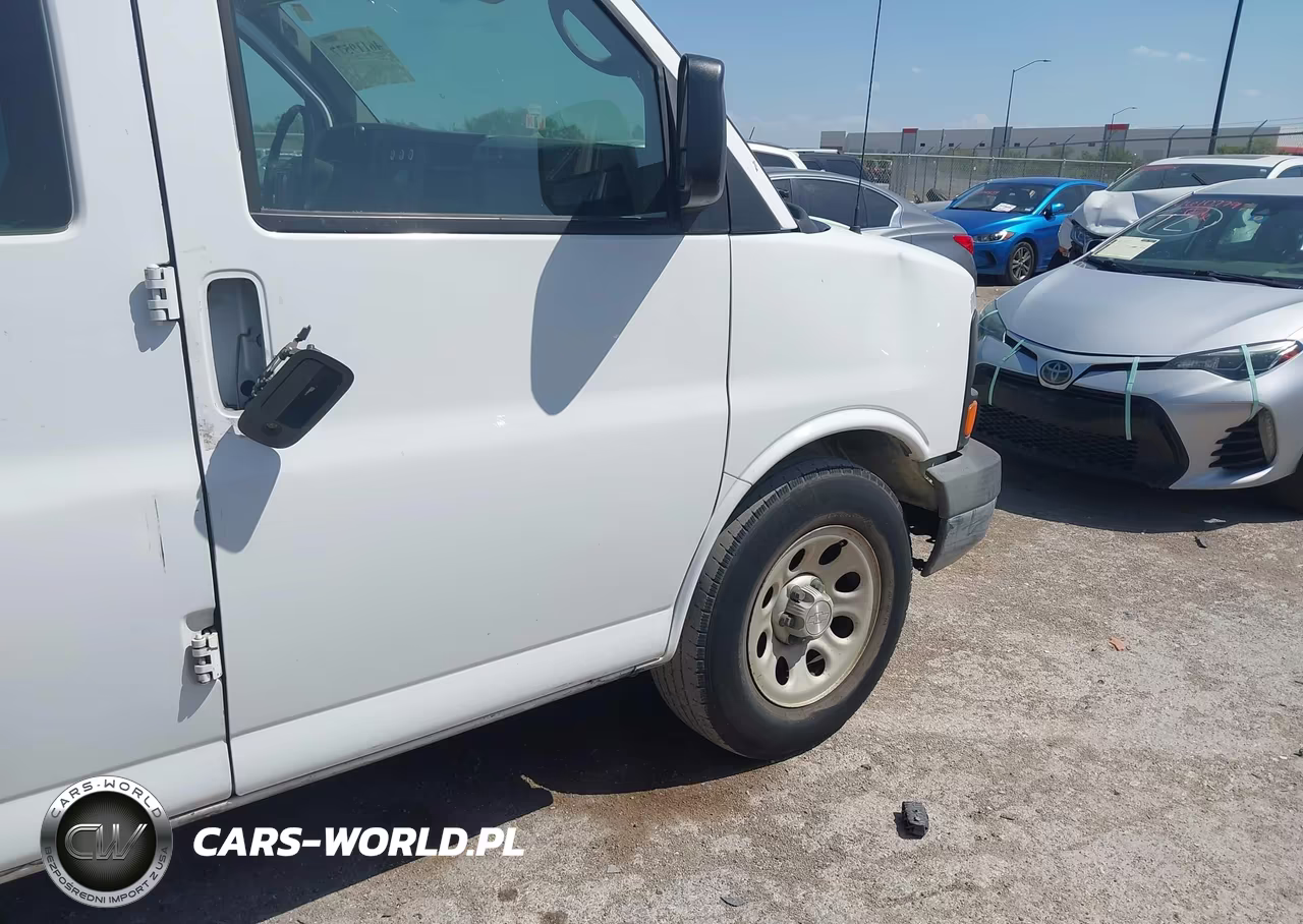 2009 Chevrolet Express Work Van VIN:1GCFG15XX91129453 - 12