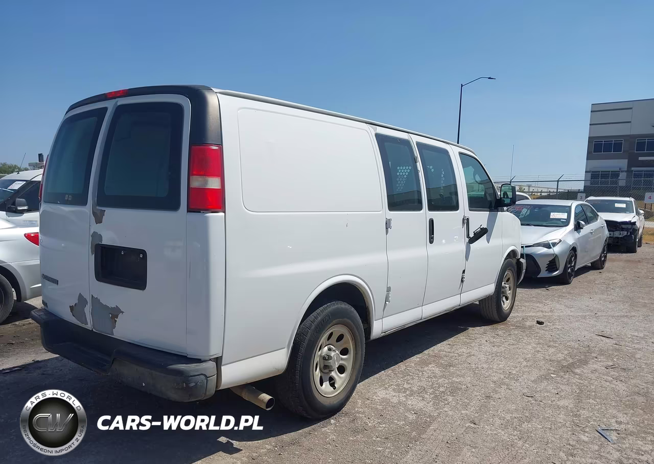 2009 Chevrolet Express Work Van VIN:1GCFG15XX91129453 - 4