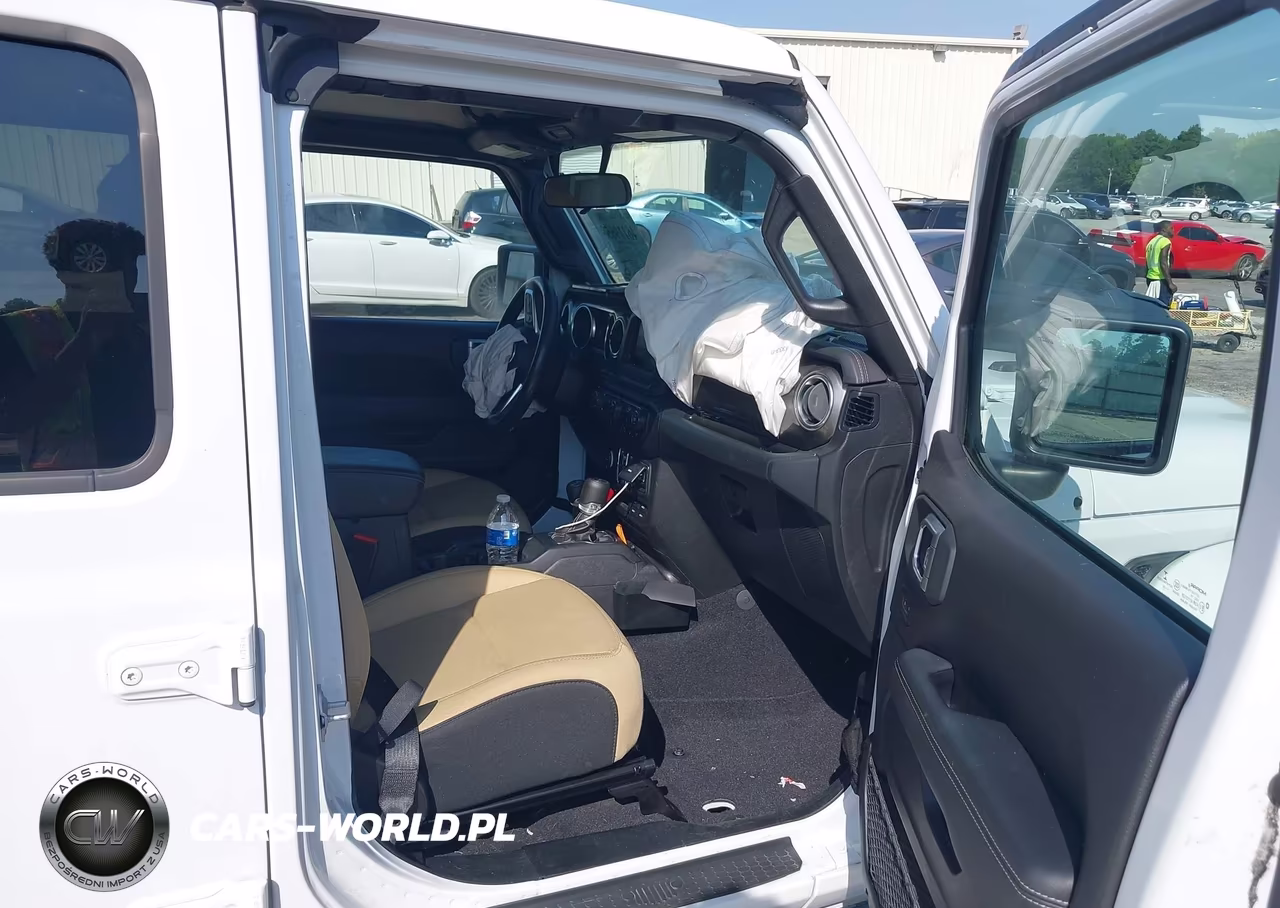 2019 Jeep Wrangler Unlimited Sahara 4X4 VIN:1C4HJXEG9KW612843 - 5