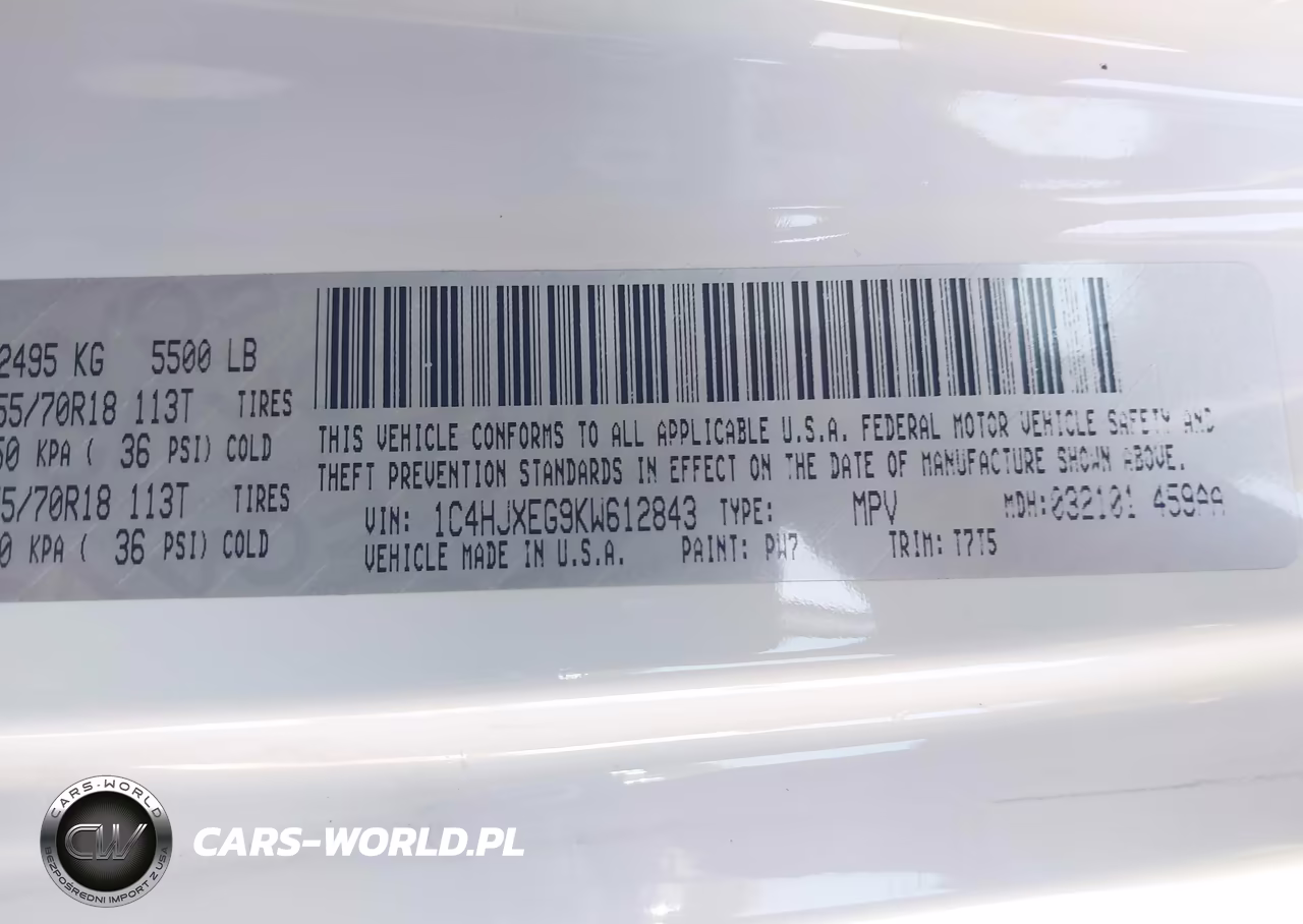 2019 Jeep Wrangler Unlimited Sahara 4X4 VIN:1C4HJXEG9KW612843 - 9