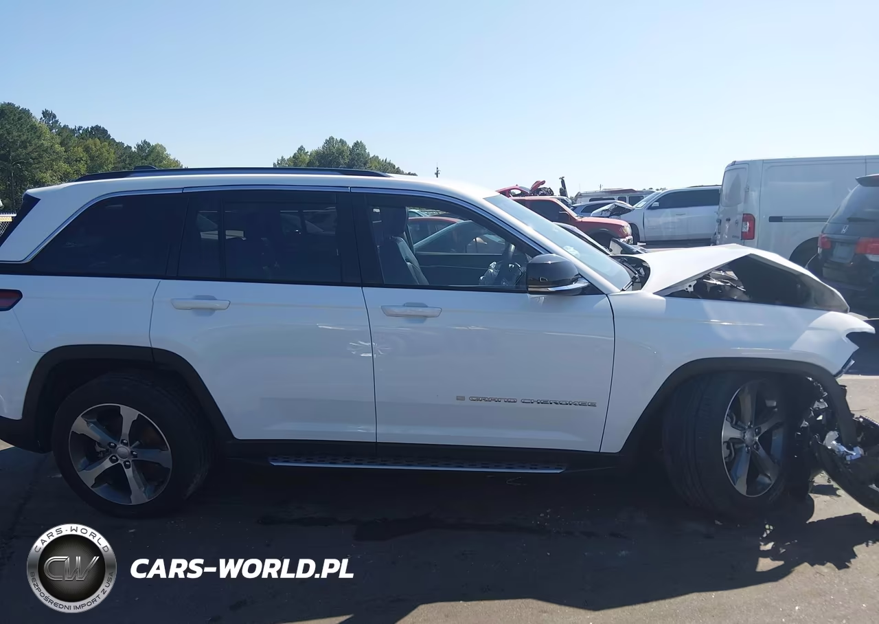 2023 Jeep Grand Cherokee Limited 4X4 VIN:1C4RJHBG8PC562766 - 13