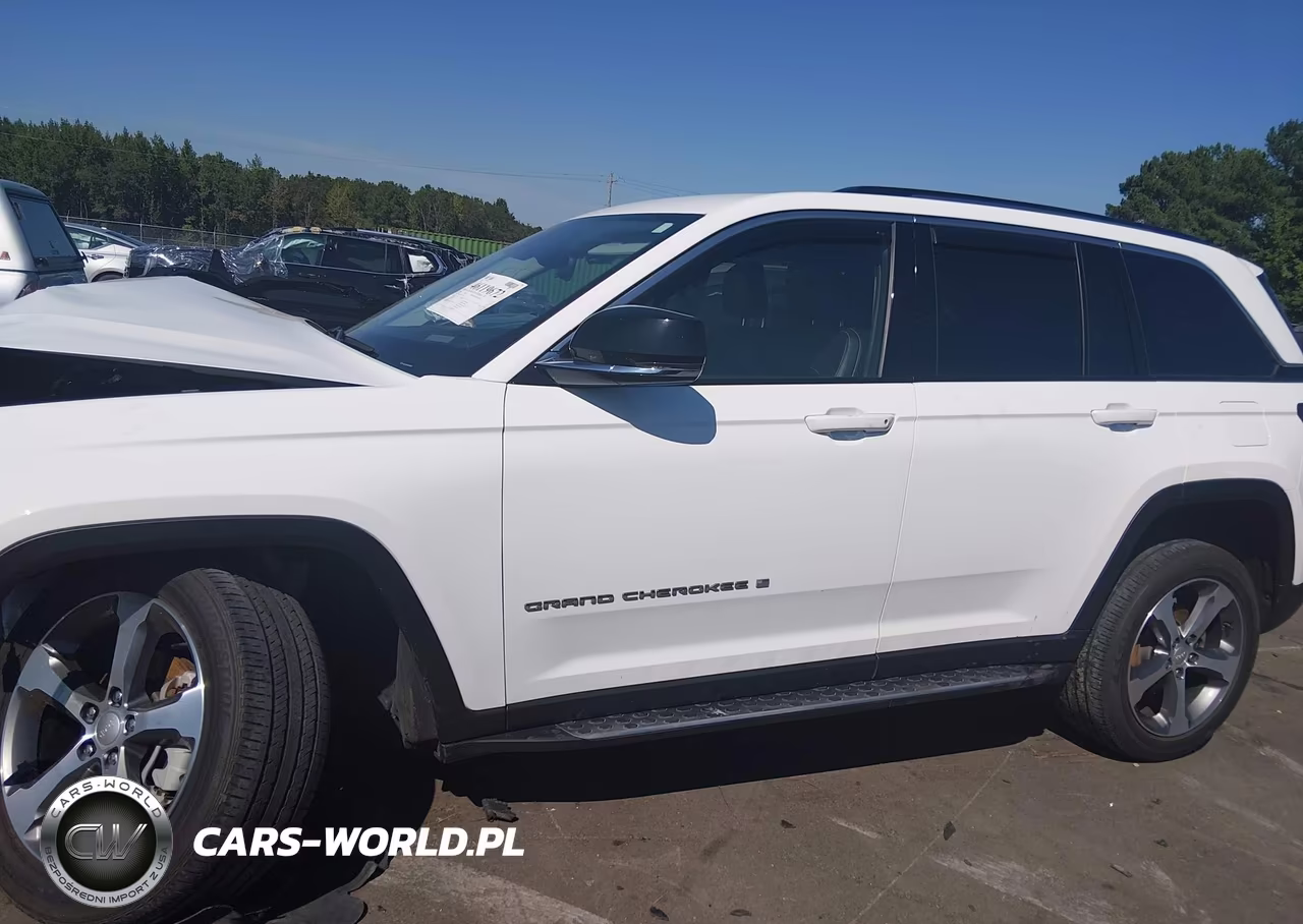 2023 Jeep Grand Cherokee Limited 4X4 VIN:1C4RJHBG8PC562766 - 14