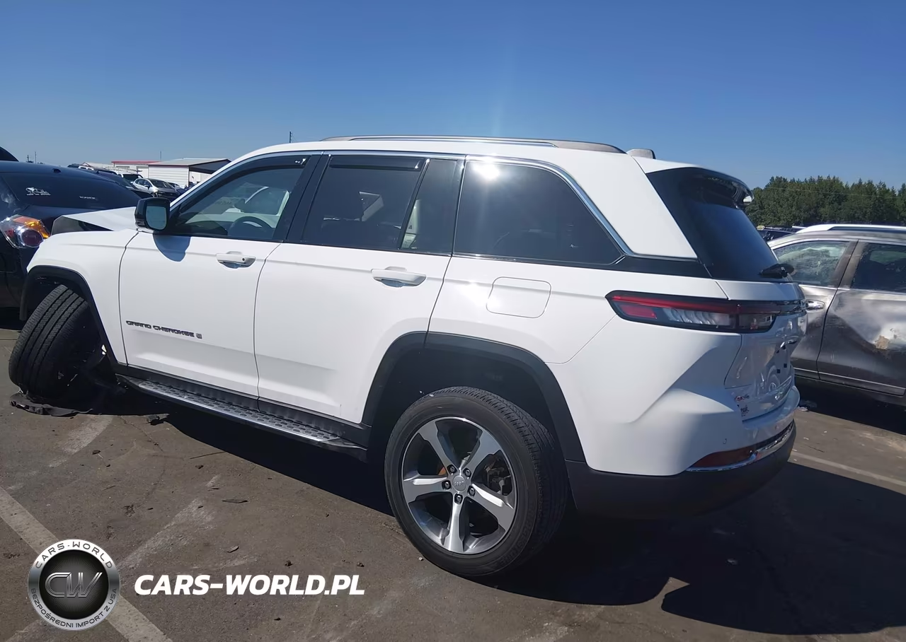 2023 Jeep Grand Cherokee Limited 4X4 VIN:1C4RJHBG8PC562766 - 3