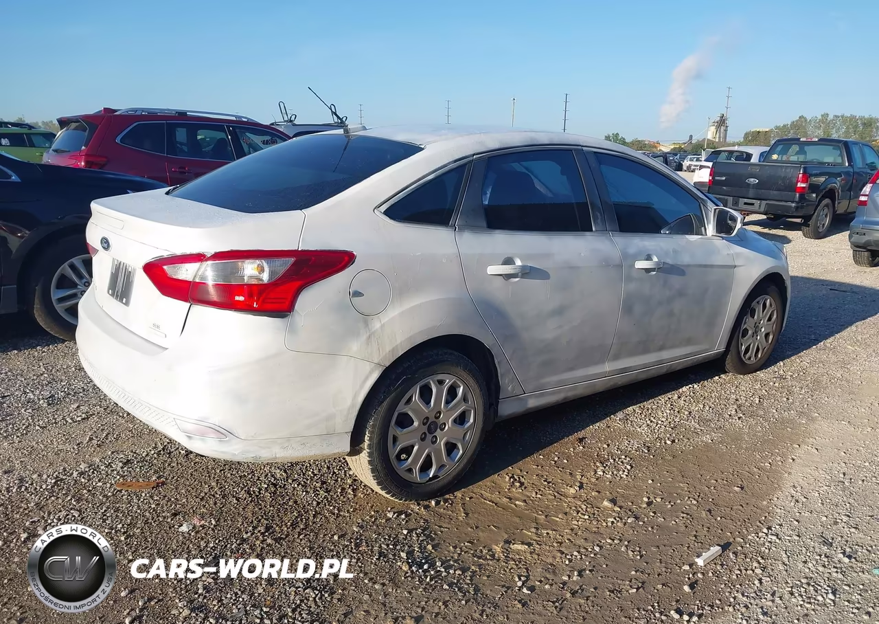 2013 Ford Focus Se VIN:1FADP3F22DL328098 - 4