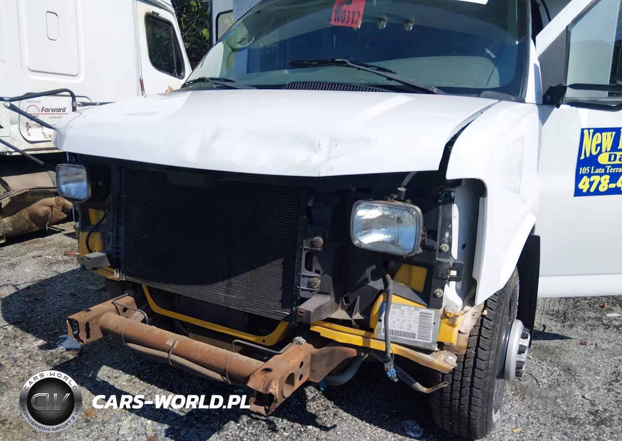 2005 Chevrolet Express Cutaway VIN:1GBHG31U951105885 - 11