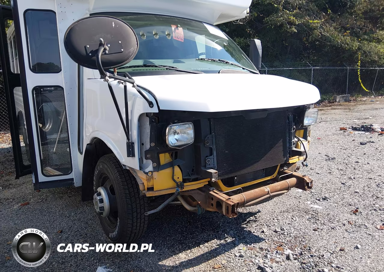 2005 Chevrolet Express Cutaway VIN:1GBHG31U951105885 - 12
