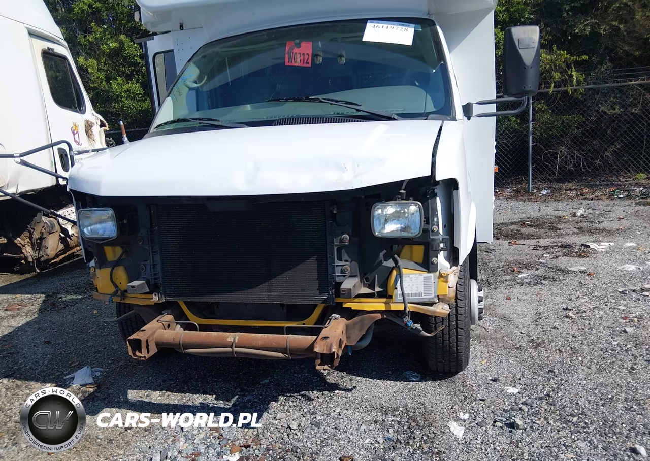 2005 Chevrolet Express Cutaway VIN:1GBHG31U951105885 - 13
