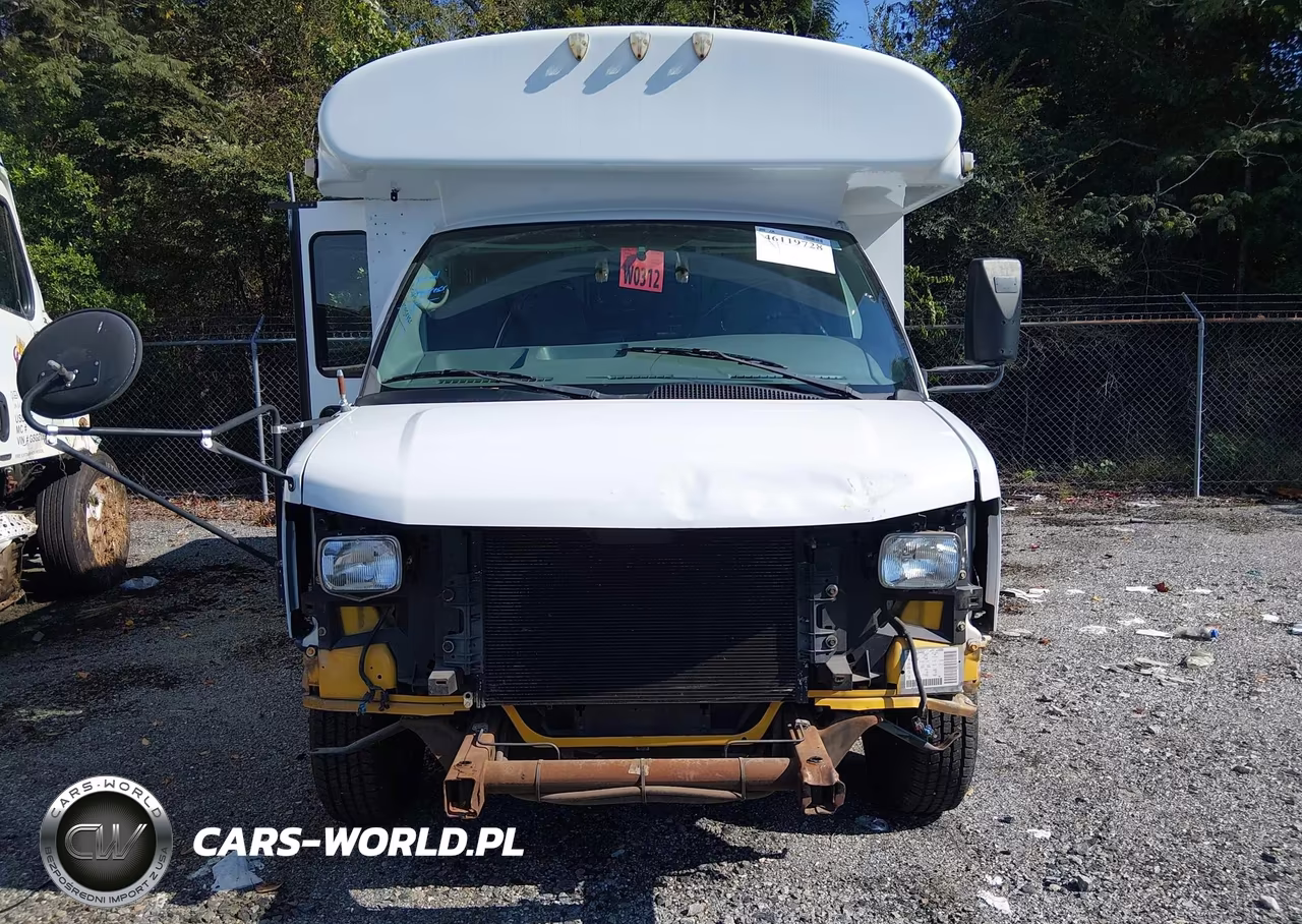 2005 Chevrolet Express Cutaway VIN:1GBHG31U951105885 - 15