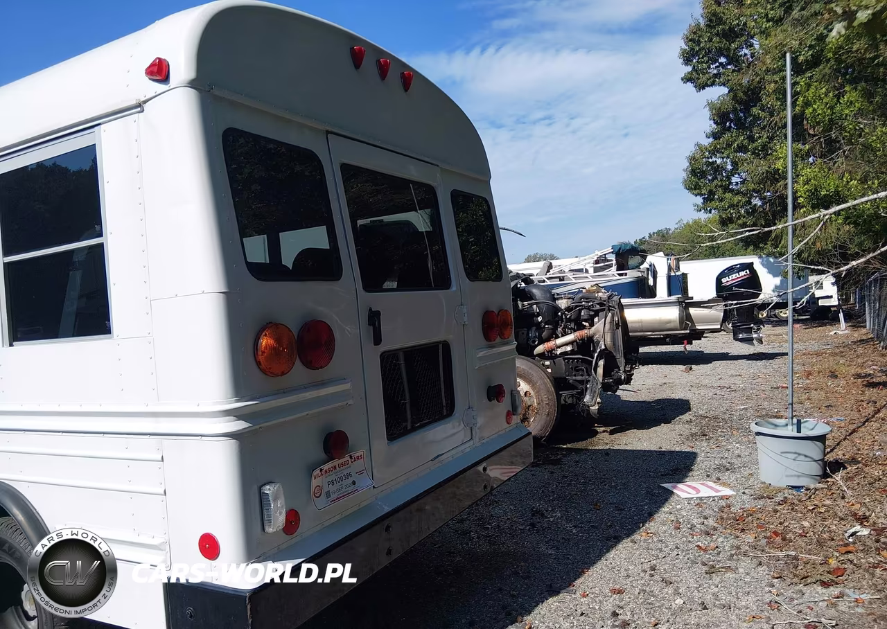 2005 Chevrolet Express Cutaway VIN:1GBHG31U951105885 - 18