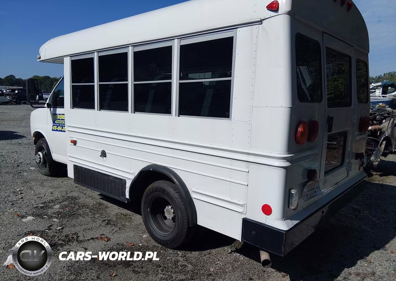 2005 Chevrolet Express Cutaway VIN:1GBHG31U951105885 - 3