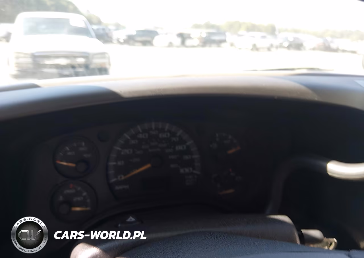 2005 Chevrolet Express Cutaway VIN:1GBHG31U951105885 - 5