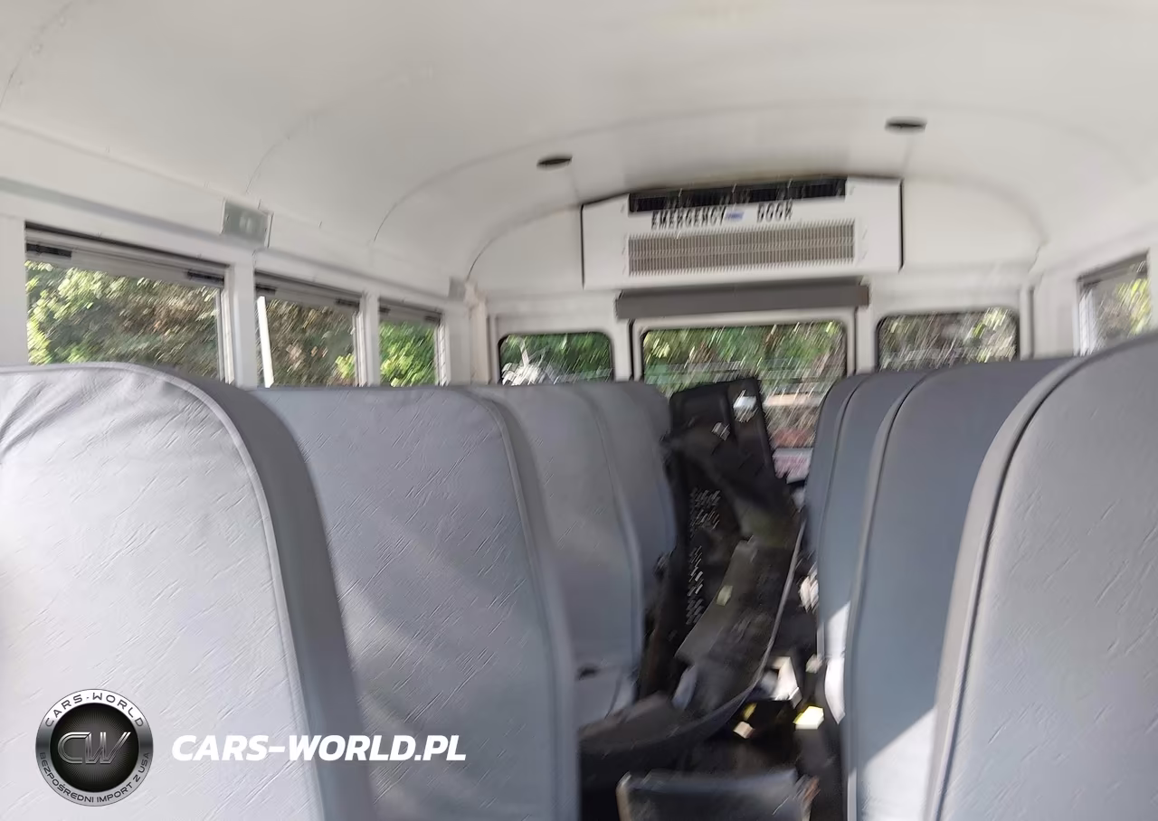 2005 Chevrolet Express Cutaway VIN:1GBHG31U951105885 - 6