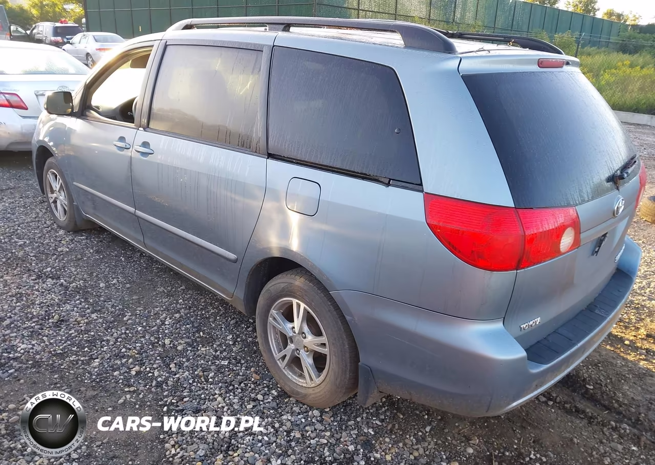 2010 Toyota Sienna Le VIN:5TDKK4CC4AS307850 - 3