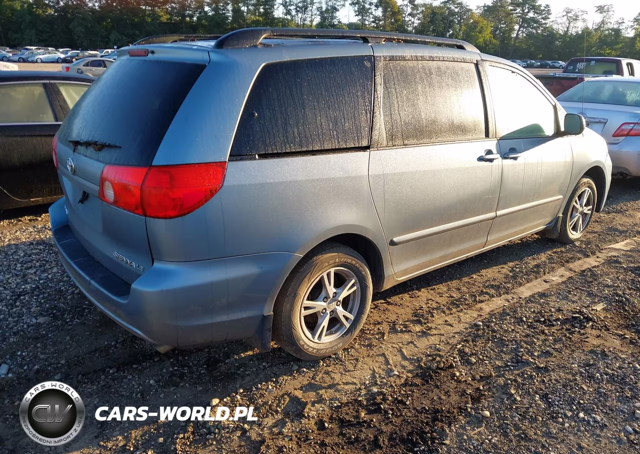 2010 Toyota Sienna Le VIN:5TDKK4CC4AS307850 - 4