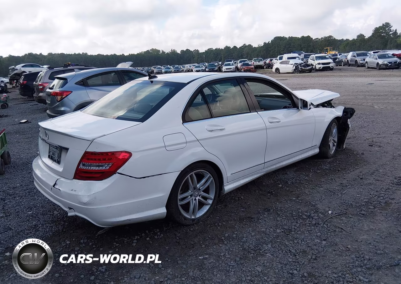 2013 Mercedes-Benz C 250 Sport VIN:WDDGF4HB7DA854130 - 4