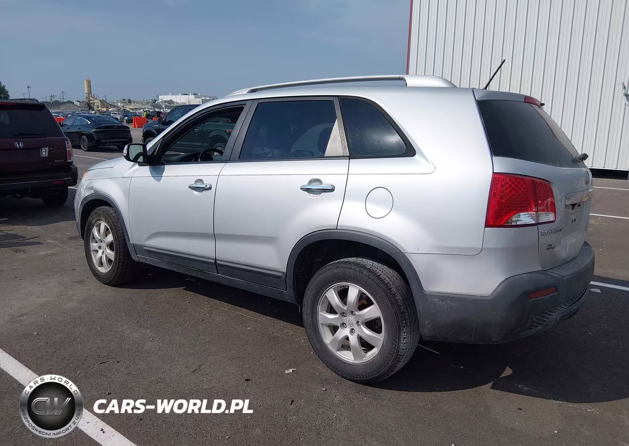 2011 Kia Sorento Lx VIN:5XYKT3A17BG155568 - 3