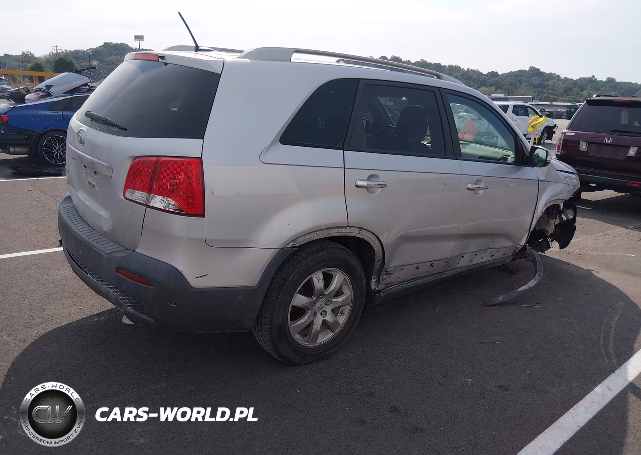 2011 Kia Sorento Lx VIN:5XYKT3A17BG155568 - 4
