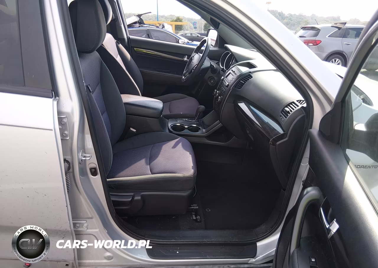2011 Kia Sorento Lx VIN:5XYKT3A17BG155568 - 5