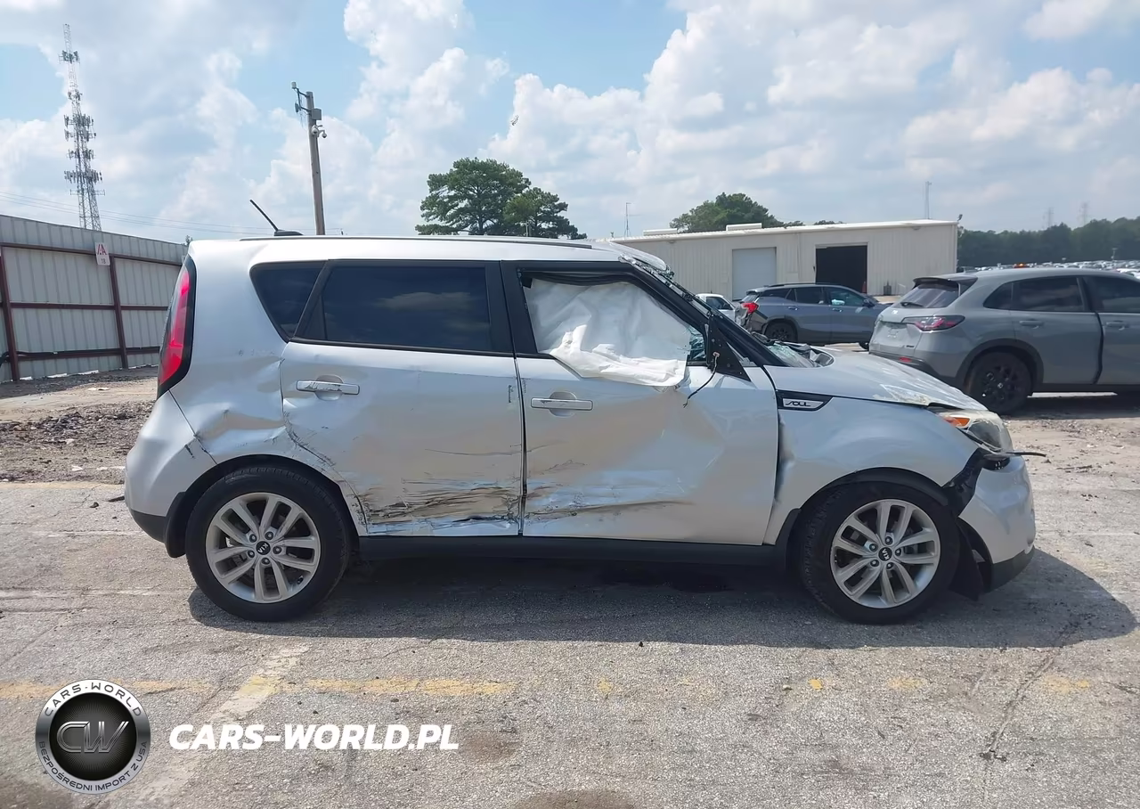2018 Kia Soul + VIN:KNDJP3A59J7567215 - 13
