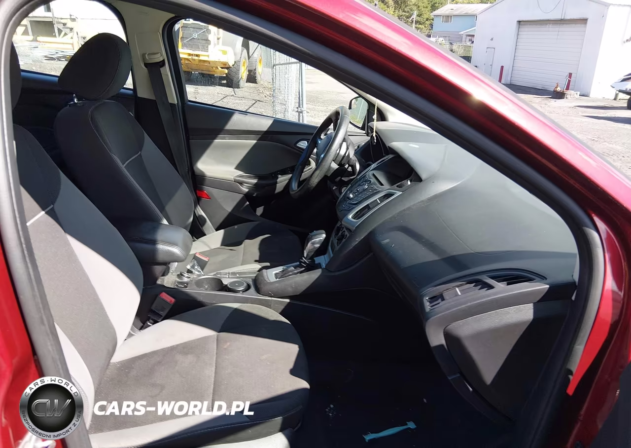 2014 Ford Focus Se VIN:1FADP3F29EL324681 - 5