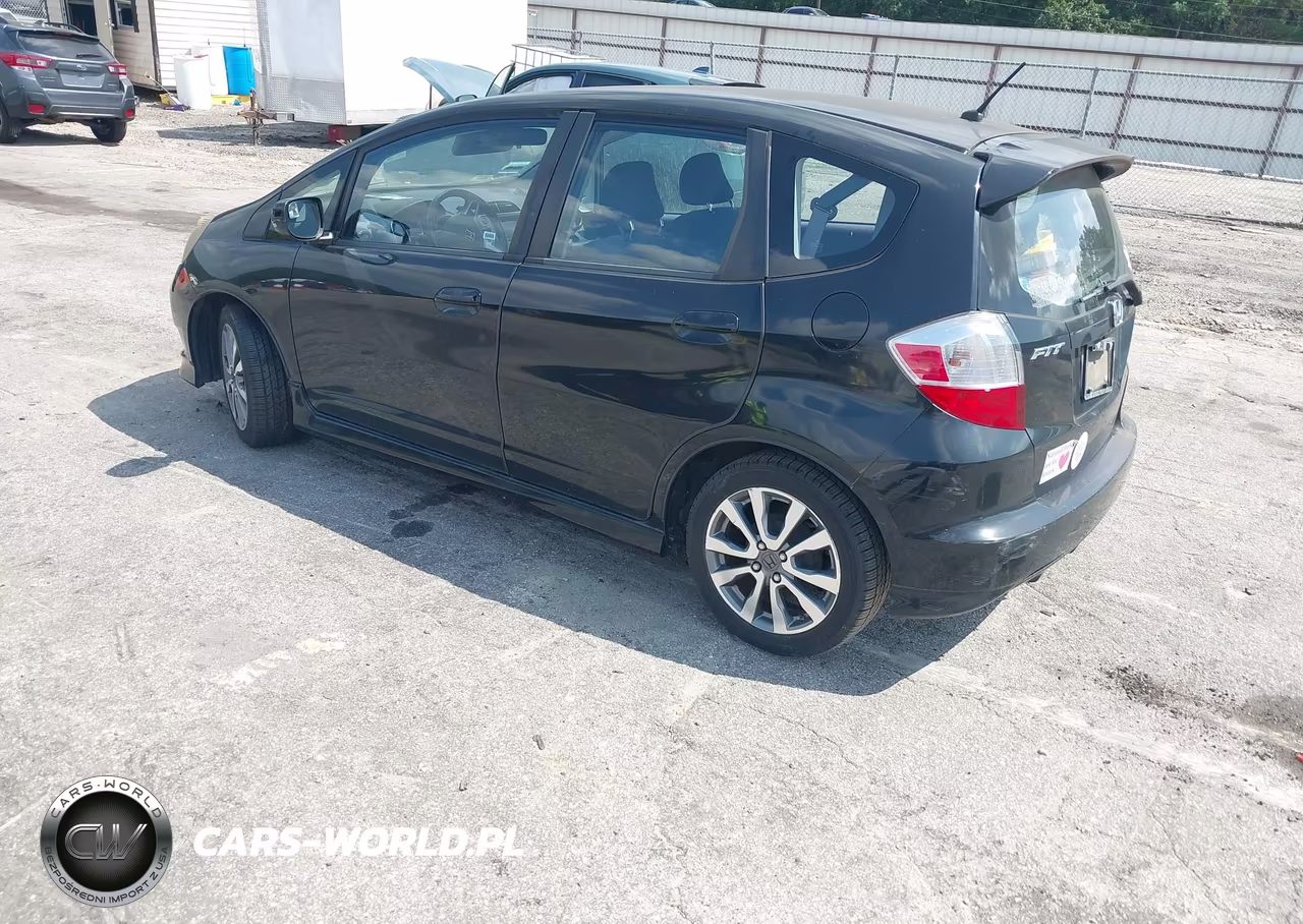 2012 Honda Fit Sport VIN:JHMGE8H58CC024529 - 3