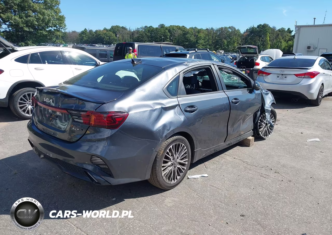 2023 Kia Forte Gt-Line VIN:3KPF54AD9PE628970 - 4