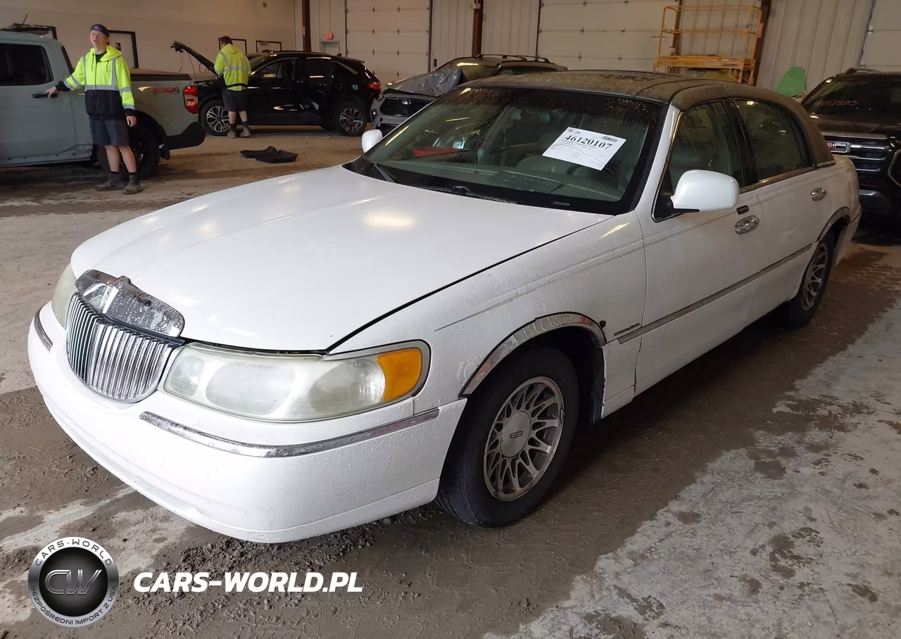2002 Lincoln Town Car Signature VIN:1LNHM82W32Y604794 - 2