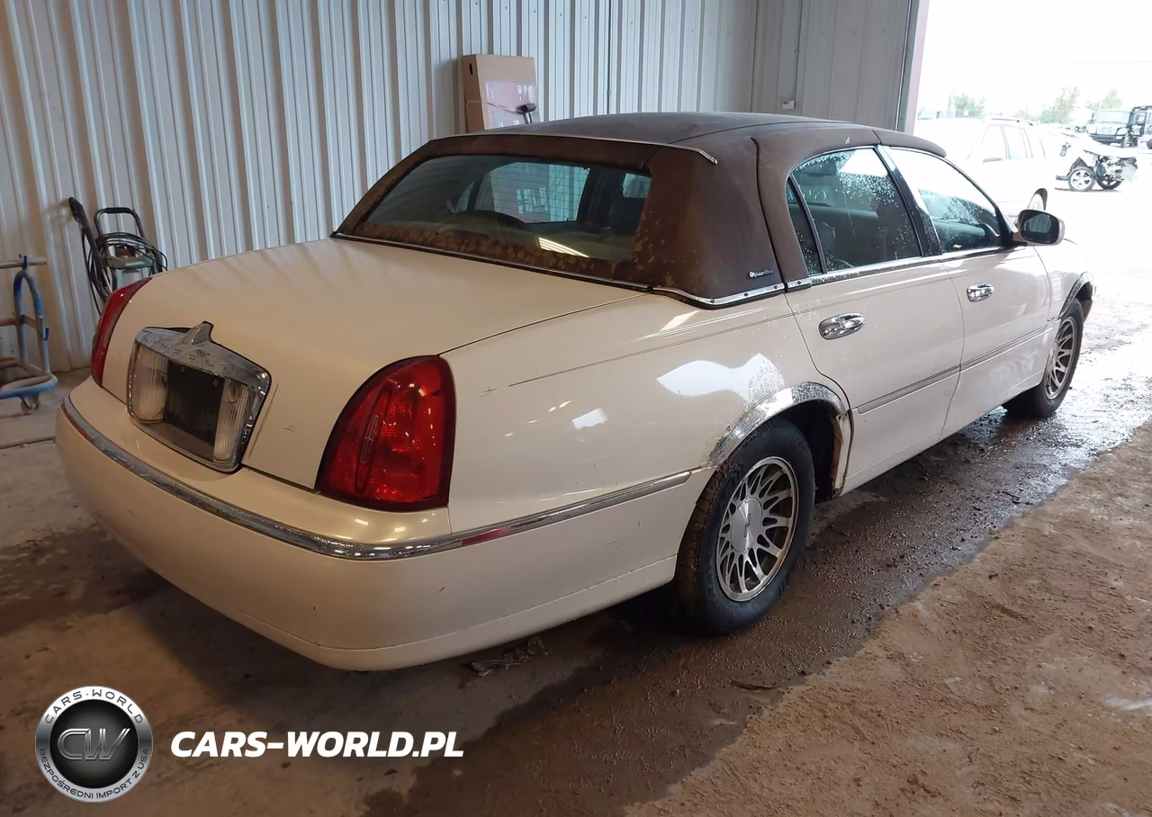2002 Lincoln Town Car Signature VIN:1LNHM82W32Y604794 - 4