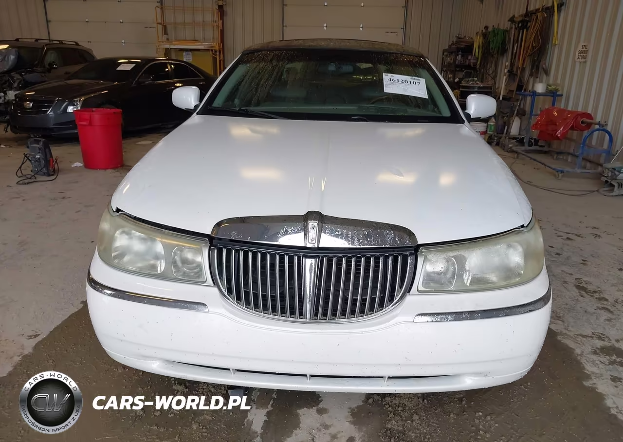 2002 Lincoln Town Car Signature VIN:1LNHM82W32Y604794 - 6