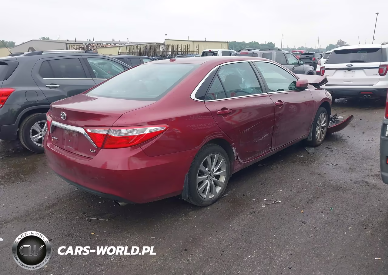 2015 Toyota Camry Xle VIN:4T1BF1FK5FU989206 - 4