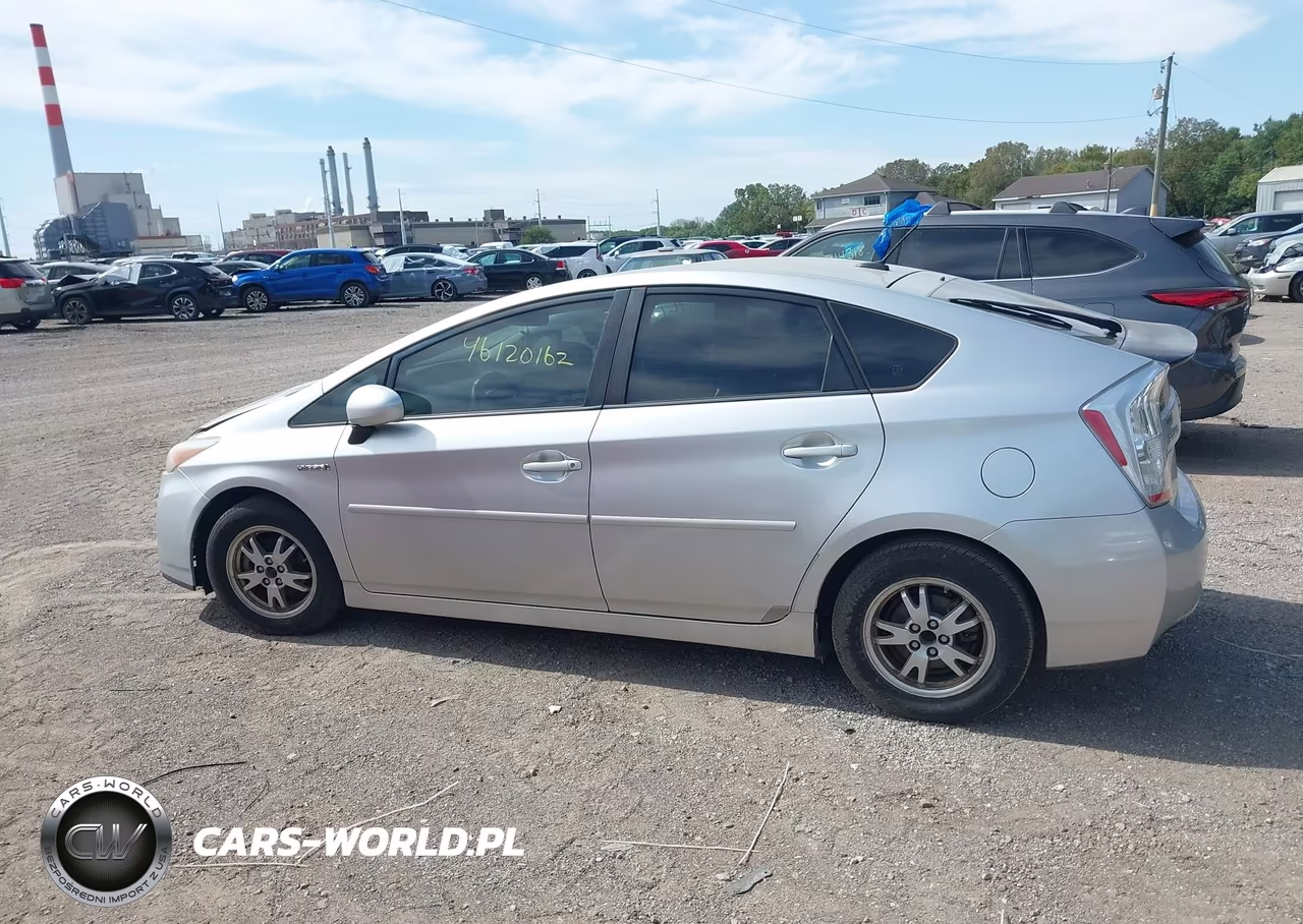 2011 Toyota Prius Two VIN:JTDKN3DU9B5345915 - 14