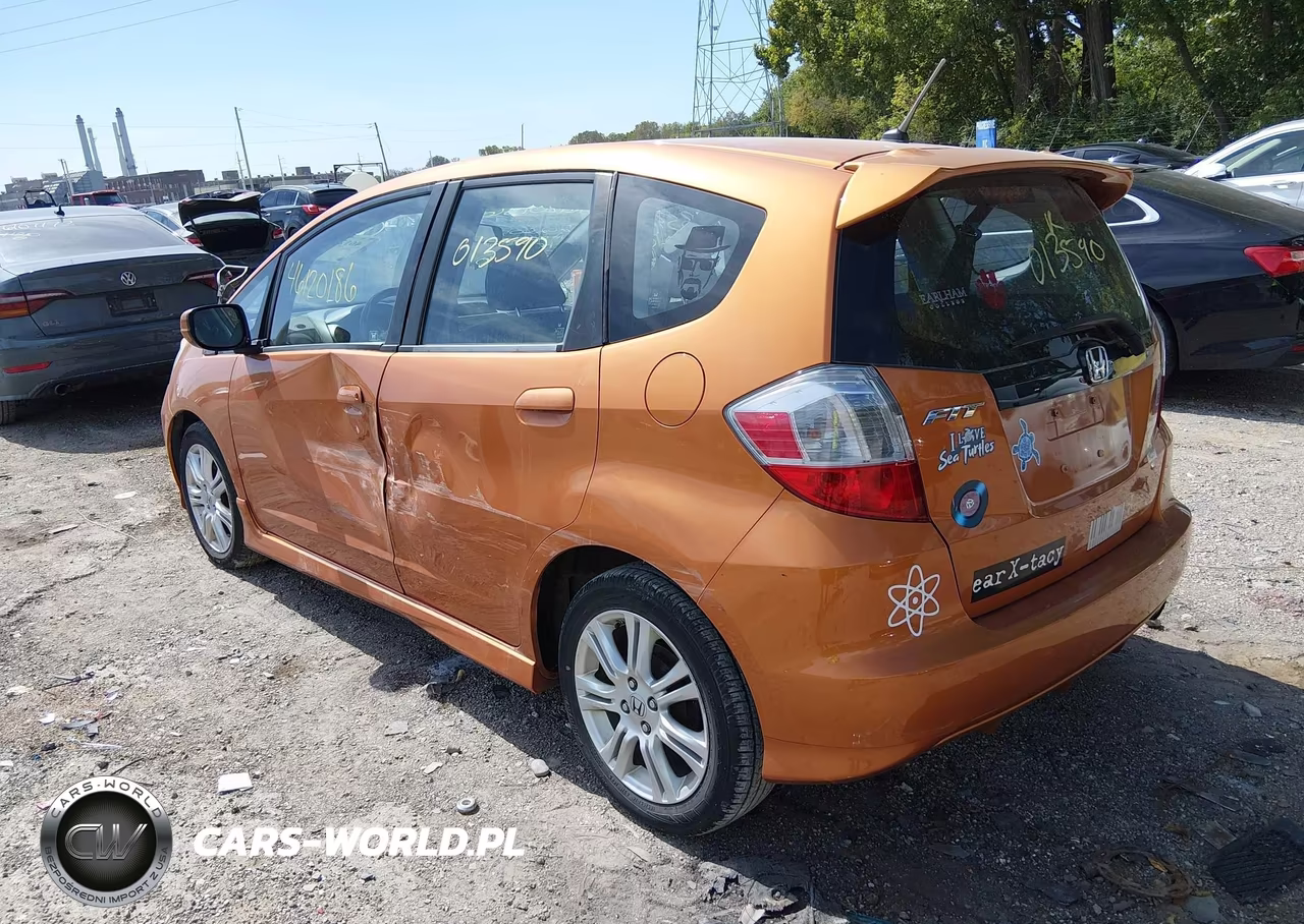 2010 Honda Fit Sport VIN:JHMGE8H48AS013590 - 3