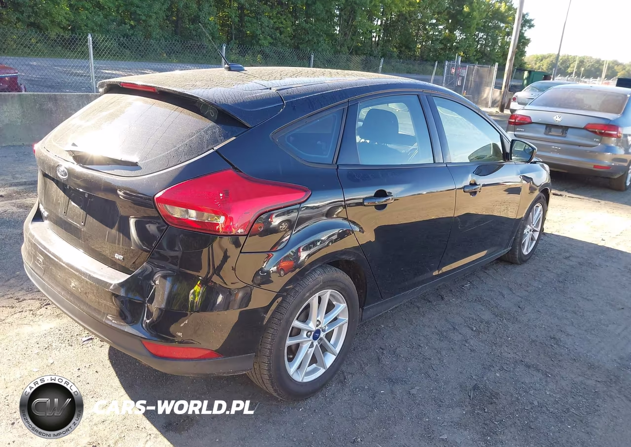 2018 Ford Focus Se VIN:1FADP3K2XJL207837 - 4