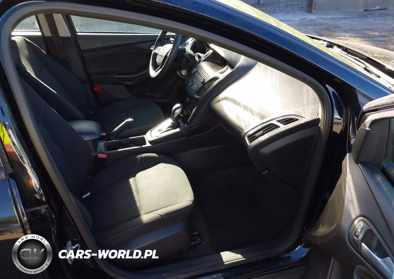 2018 Ford Focus Se VIN:1FADP3K2XJL207837 - 5