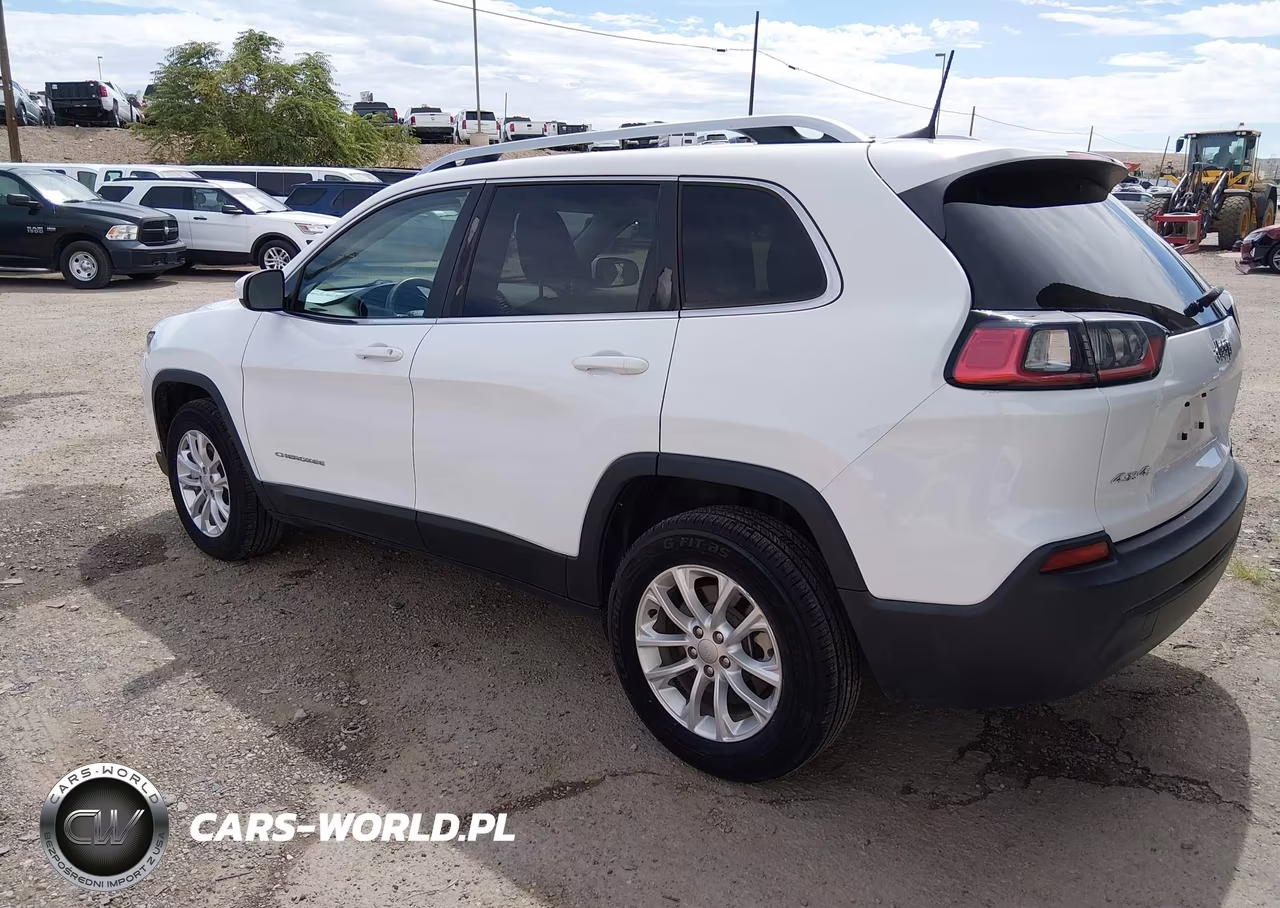 2019 Jeep Cherokee Latitude 4X4 VIN:1C4PJMCB1KD429918 - 3