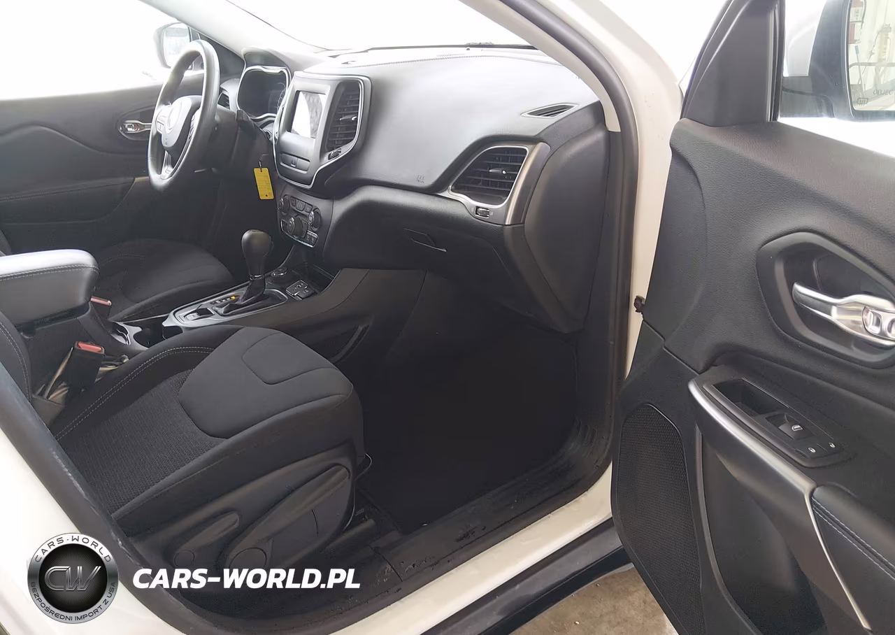 2019 Jeep Cherokee Latitude 4X4 VIN:1C4PJMCB1KD429918 - 5