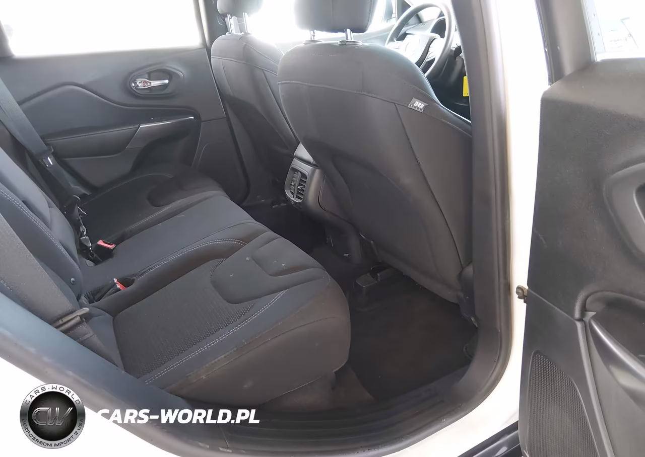 2019 Jeep Cherokee Latitude 4X4 VIN:1C4PJMCB1KD429918 - 8