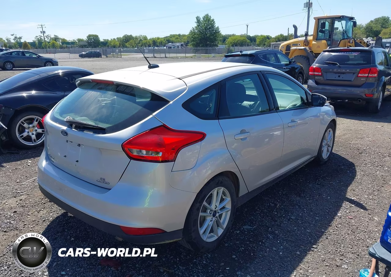 2016 Ford Focus Se VIN:1FADP3K2XGL391590 - 4