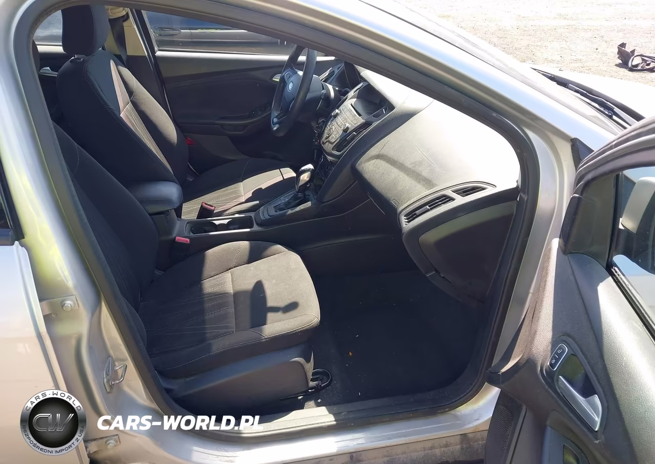 2016 Ford Focus Se VIN:1FADP3K2XGL391590 - 5