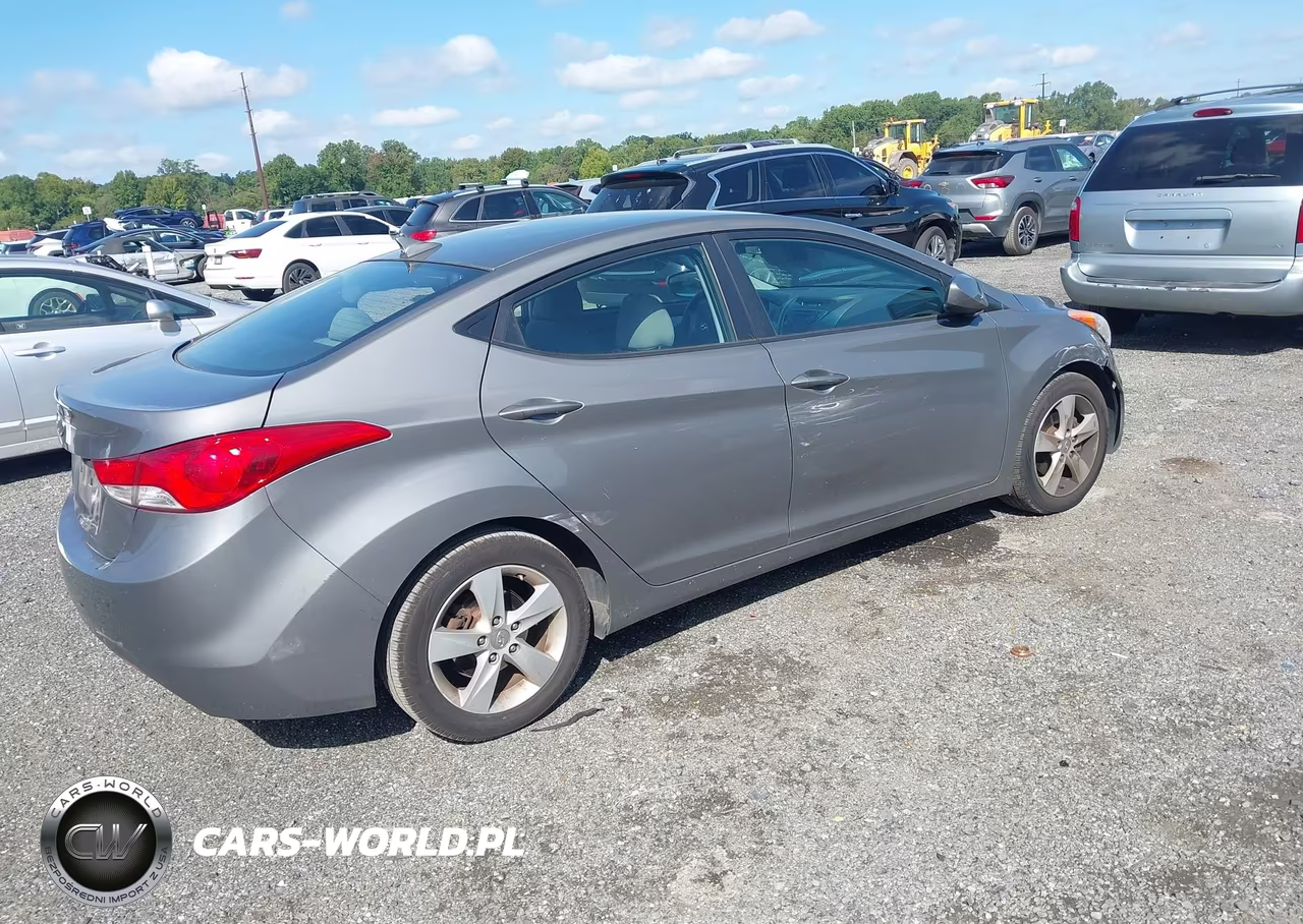 2013 Hyundai Elantra Gls VIN:5NPDH4AE8DH316430 - 4