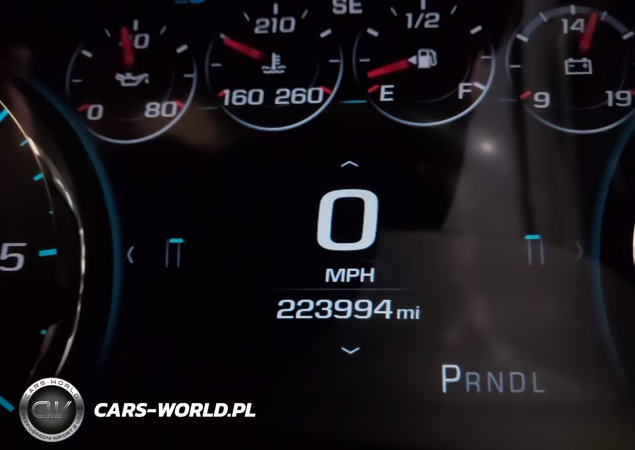 2018 Chevrolet Suburban Premier VIN:1GNSKJKC3JR194432 - 15