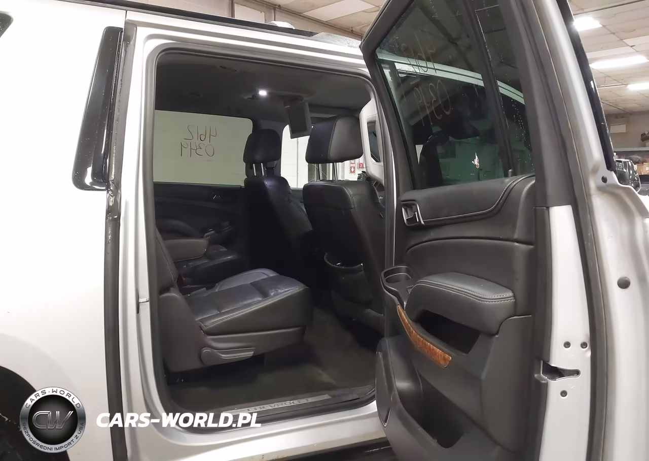 2018 Chevrolet Suburban Premier VIN:1GNSKJKC3JR194432 - 8