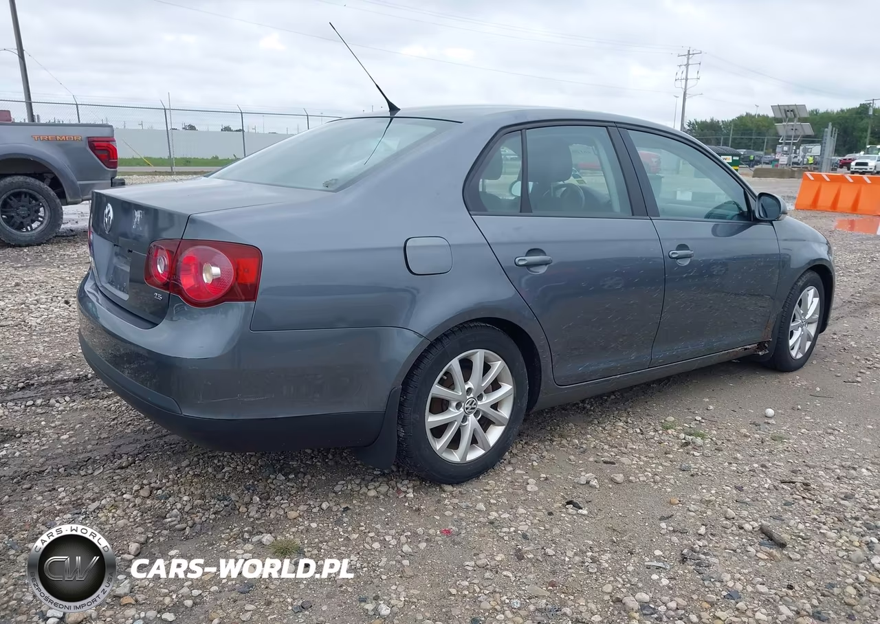 2010 Volkswagen Jetta Limited Edition VIN:3VWRX7AJ7AM145163 - 4