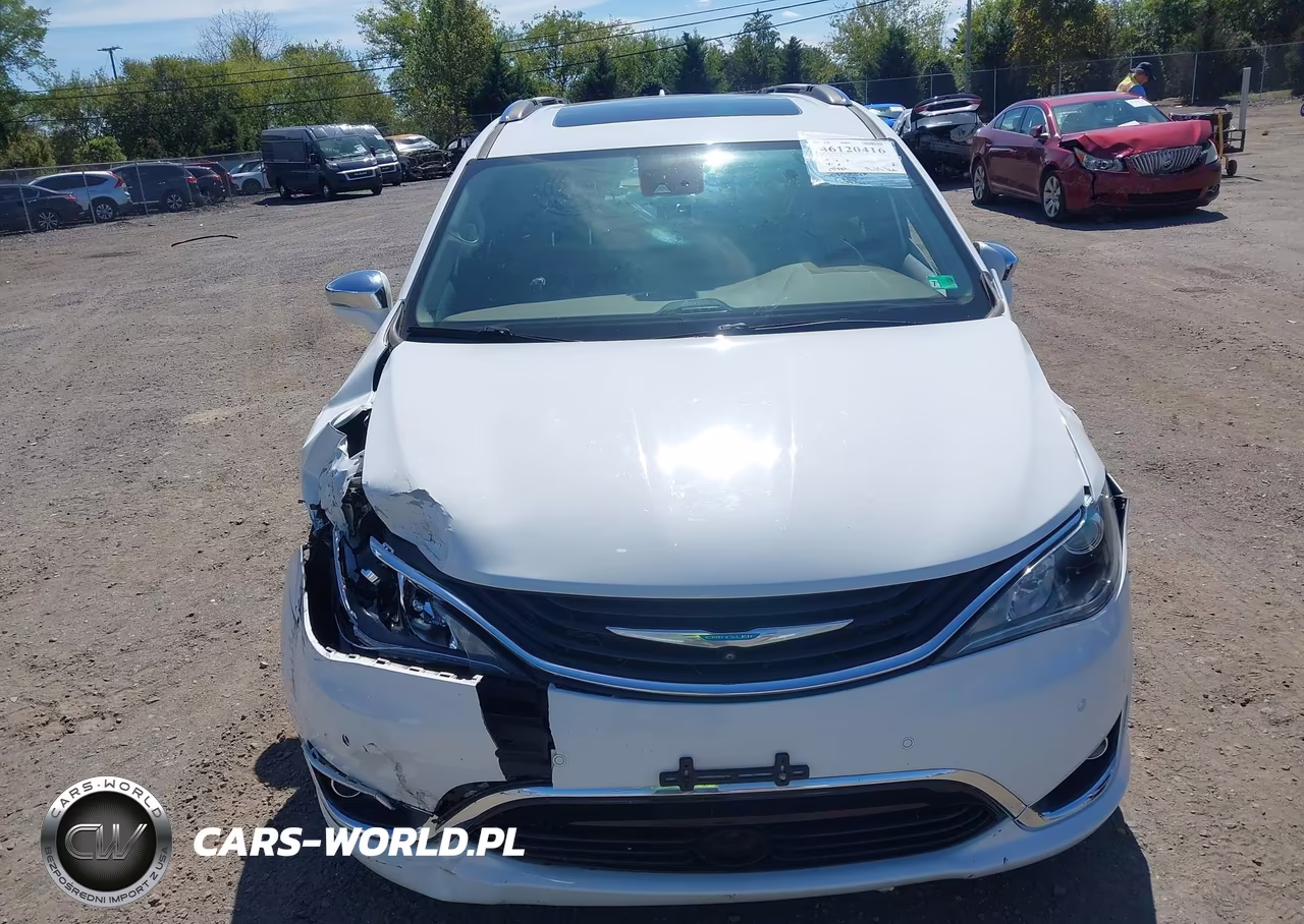 2019 Chrysler Pacifica Hybrid Limited VIN:2C4RC1N74KR526859 - 12