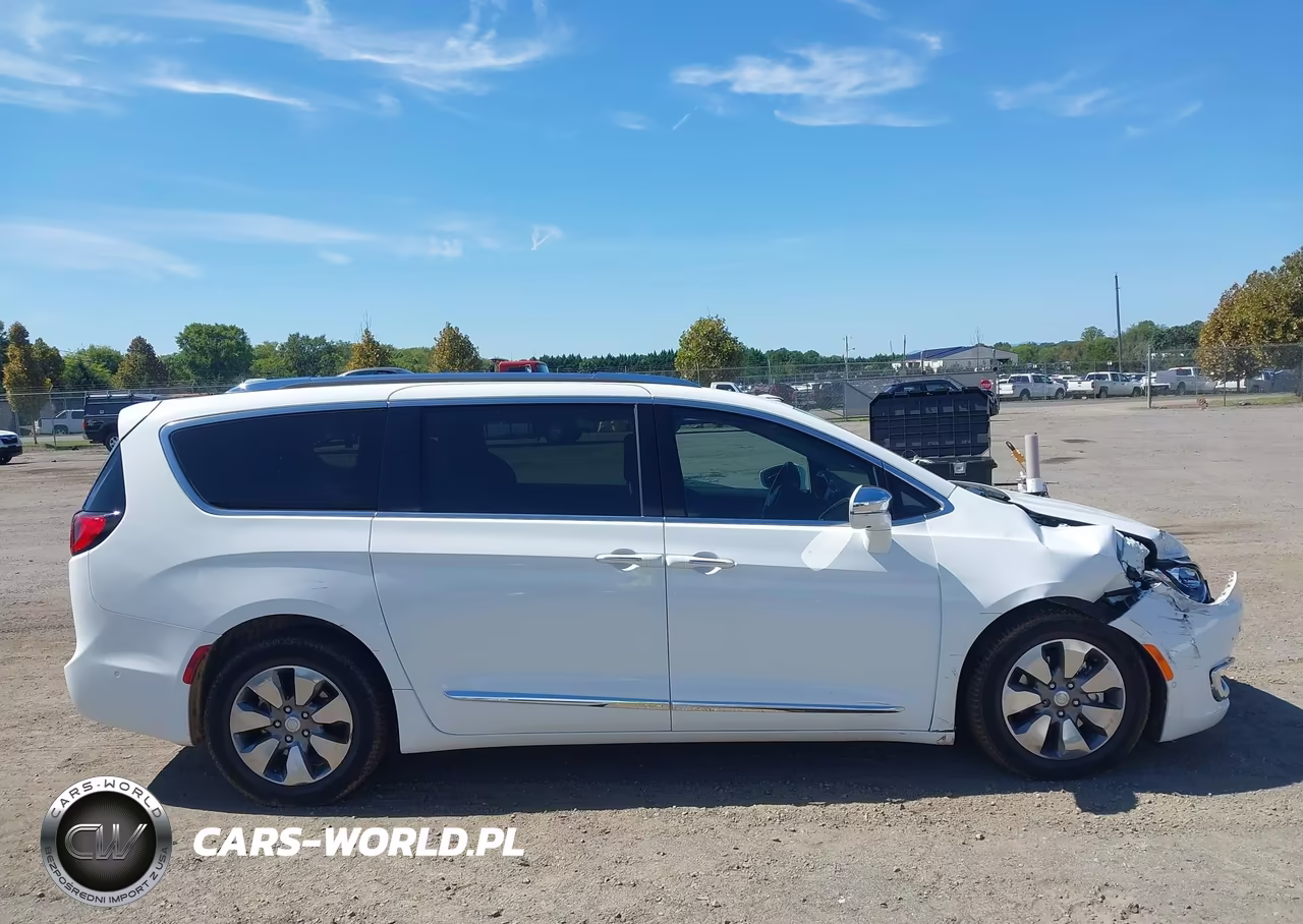 2019 Chrysler Pacifica Hybrid Limited VIN:2C4RC1N74KR526859 - 13
