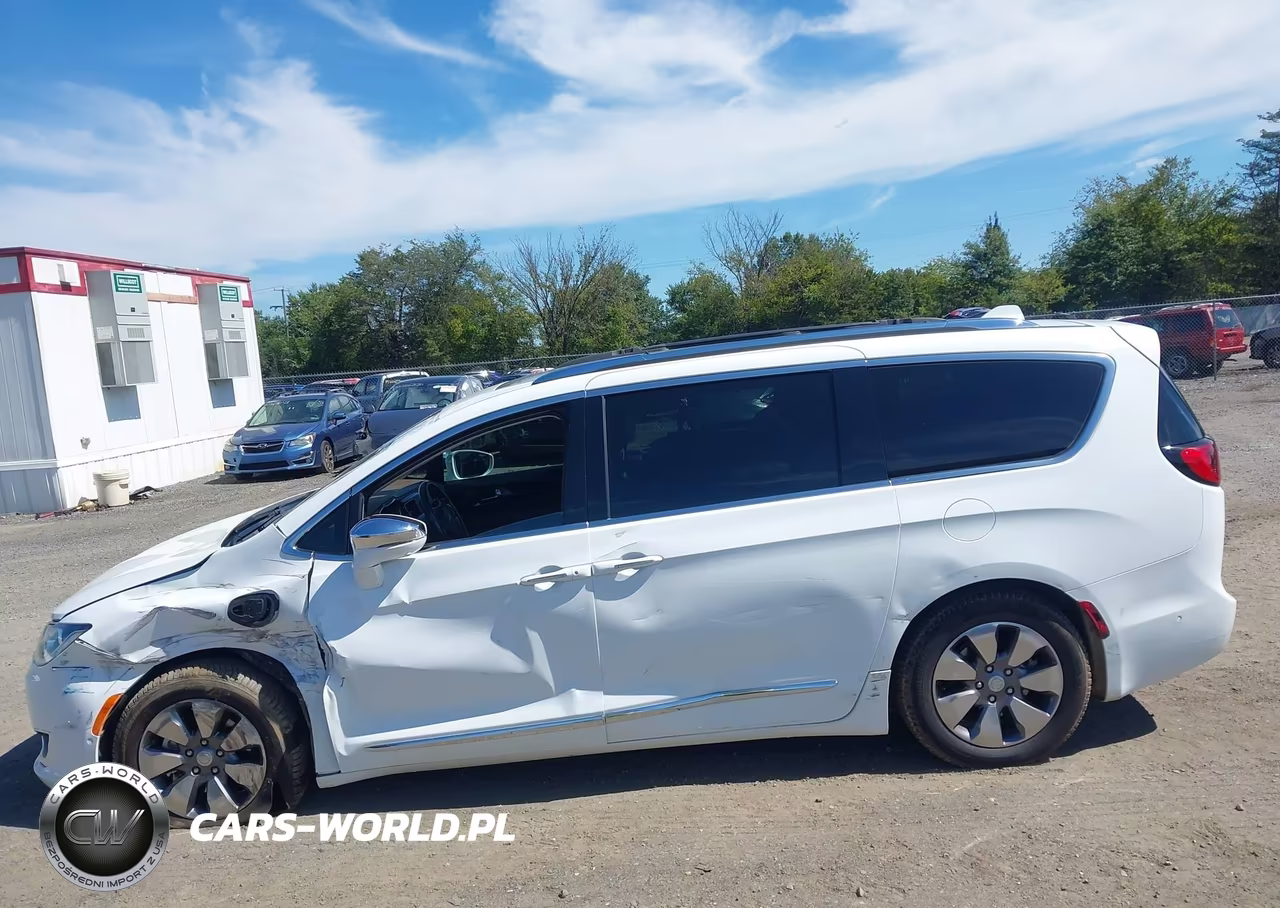 2019 Chrysler Pacifica Hybrid Limited VIN:2C4RC1N74KR526859 - 14