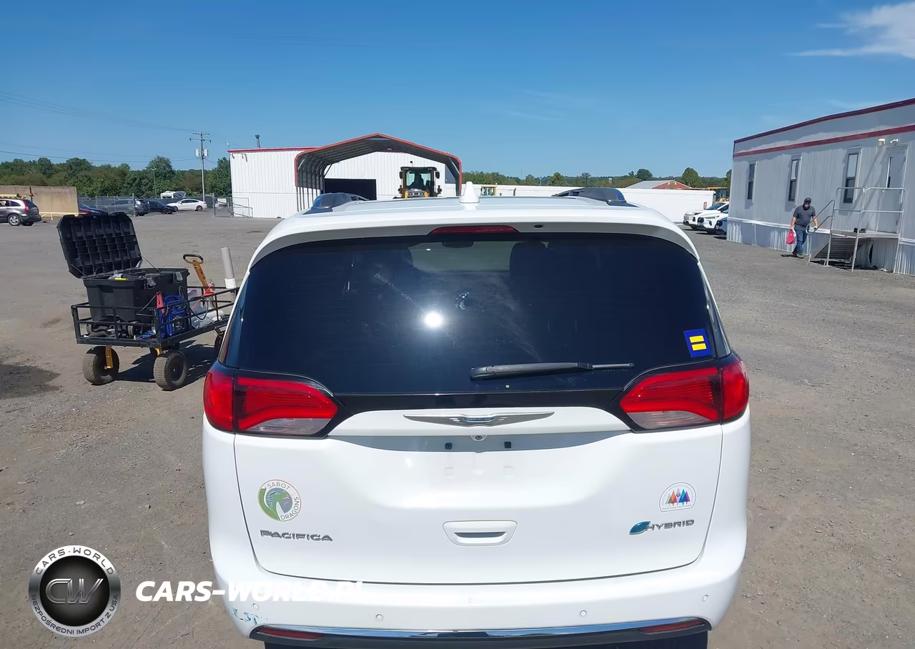2019 Chrysler Pacifica Hybrid Limited VIN:2C4RC1N74KR526859 - 16